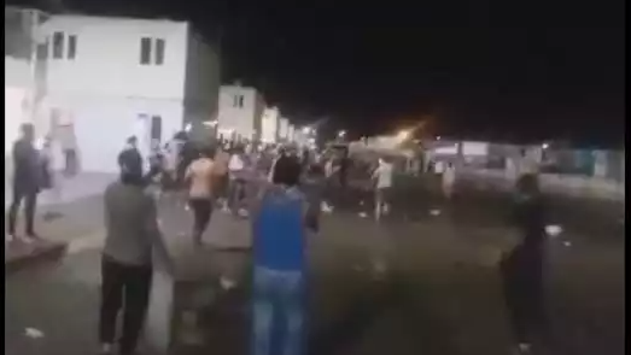 Suriyeliler Kahramanmaraş'ta ayaklandı. Tekbir getirerek polise saldırdılar