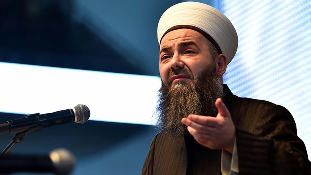 Cübbeli laikliğe sığındı. Hayırdır inşallah