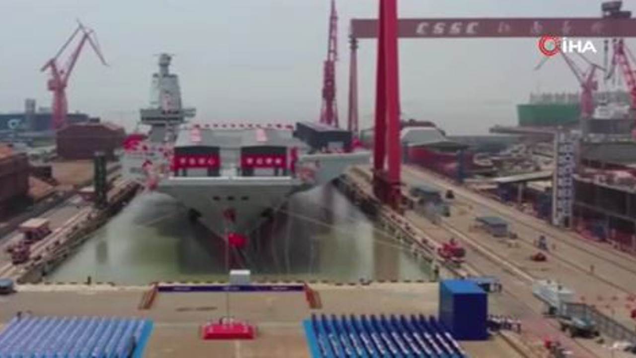 Çin'in 3'ncü uçak gemisi 'Fujian' Şanghay'da denizle buluştu