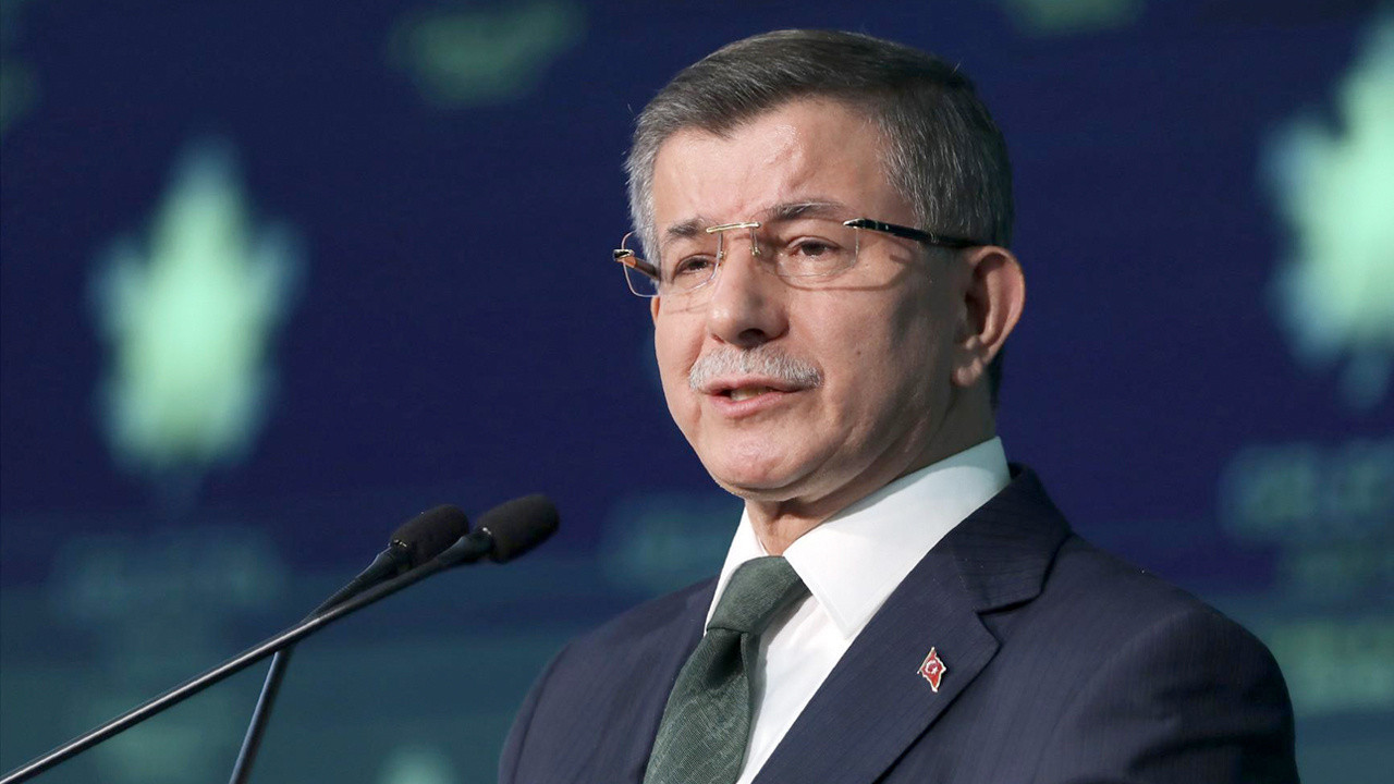 Davutoğlu'ndan flaş açıklama. ''Adayım''