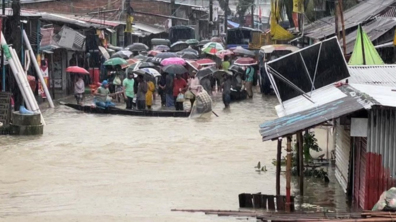 Muson felaketi. Yıldırım isabet eden 9 kişi hayatını kaybetti