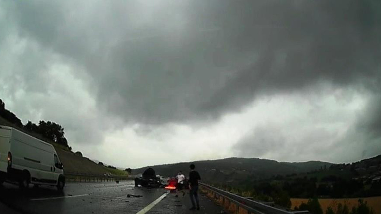 Balıkesir'deki korkunç kaza araç kamerasında