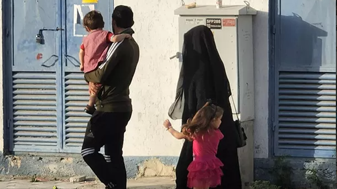 Türkiye'ye gelen Afganlar laik yaşama sahipmiş. İnanmayacaksınız ama TBMM böyle rapor verdi