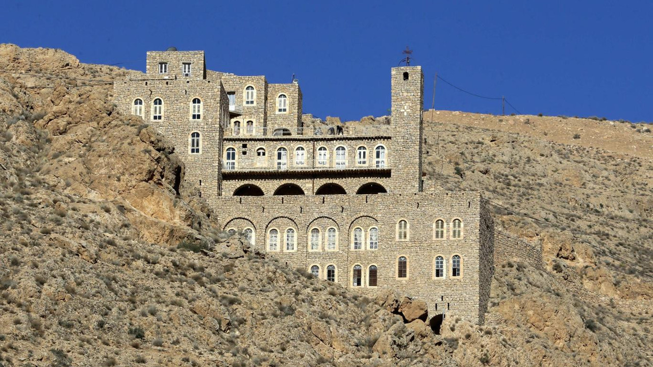 Savaş sebebiyle ıssız kalan manastır ziyarete açıldı