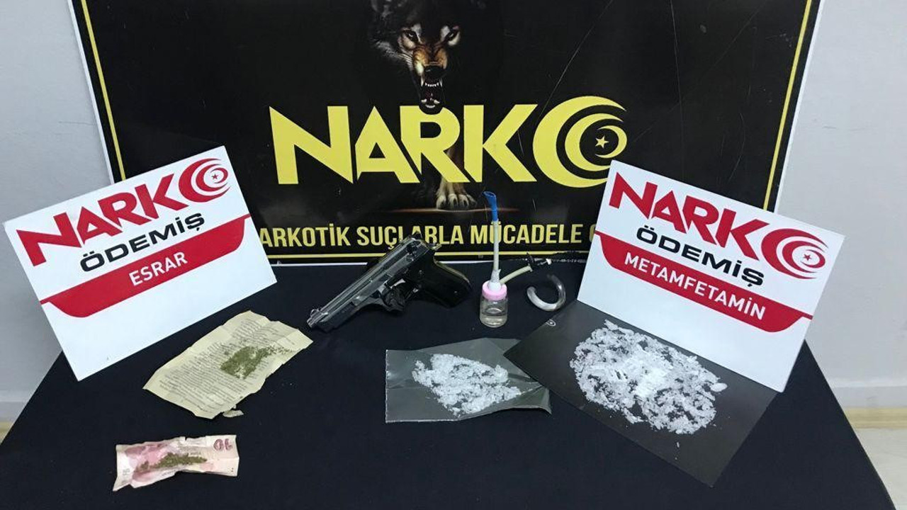 İzmir'de uyuşturucu ticareti yapılan eve operasyon