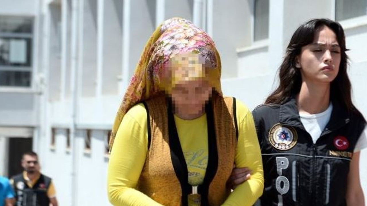 Kadının iç çamaşırından çıktı. Görenlerin ağzı açık kaldı