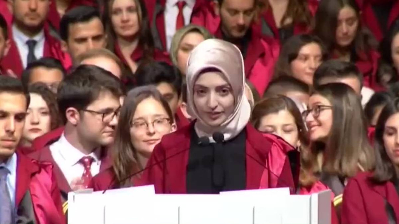 Türbanlı öğrenci Çapa Tıp Fakültesi'nin mezuniyet töreninde sansürü deldi