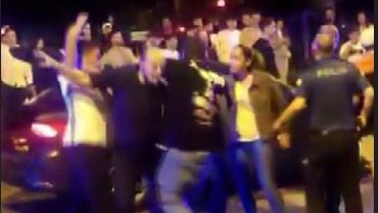 Kadıköy'de kaza sonrası yumruklar havada uçuştu