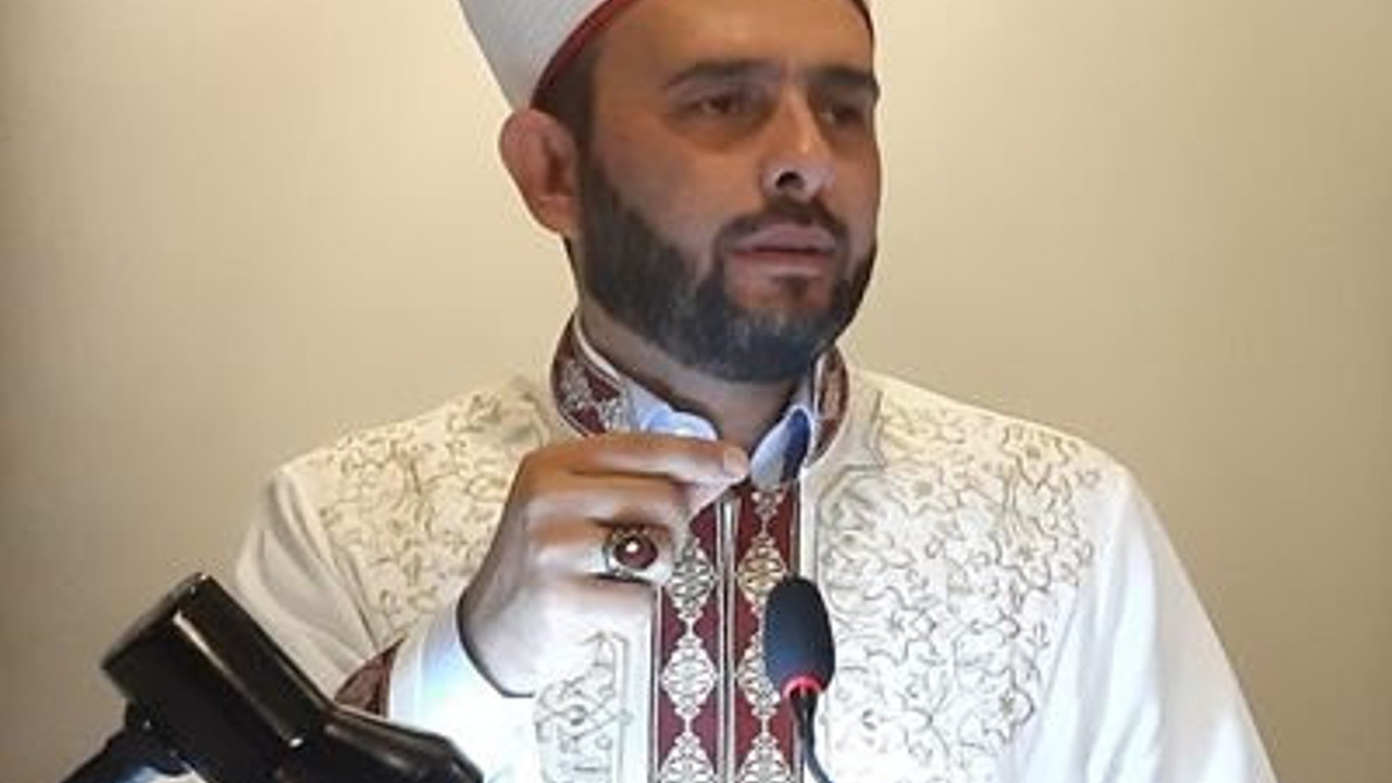 Yurt dışına giden doktorlarımıza hain diyen hoca dediğine diyeceğine pişman oldu. Sosyal medyadan tepkiler çığ gibi büyüdü