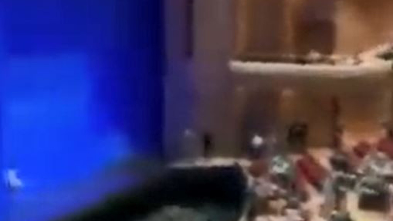 Emine Erdoğan AKM’de protesto edildi