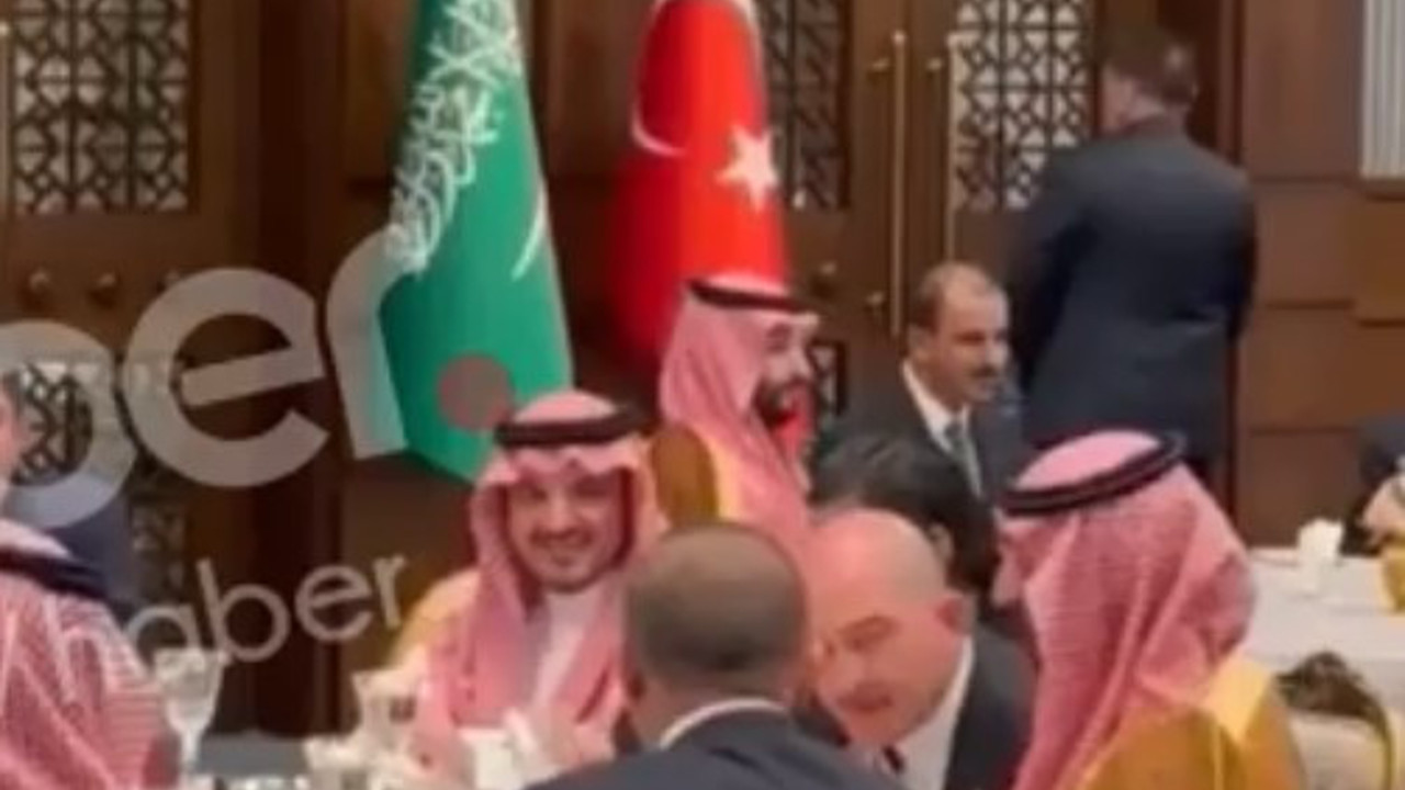 Süleyman Soylu'nun Veliaht Prens Selman için verilen müzikli ziyafette olduğu ortaya çıktı. Yangın bölgesinde 3 gündür 3-4 saatlik uykuyla duruyoruz demişti