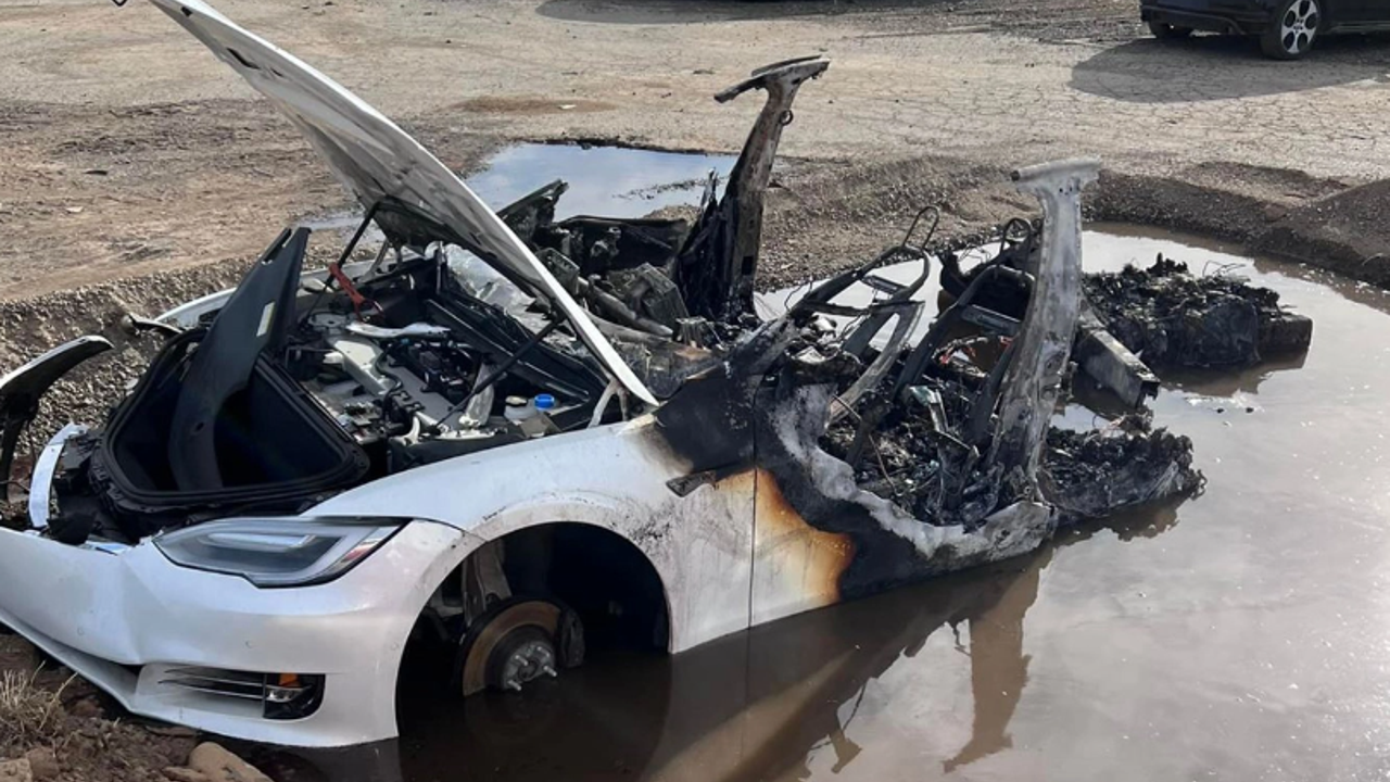 Hurdalıkta bekliyordu | Bir anda alev aldı