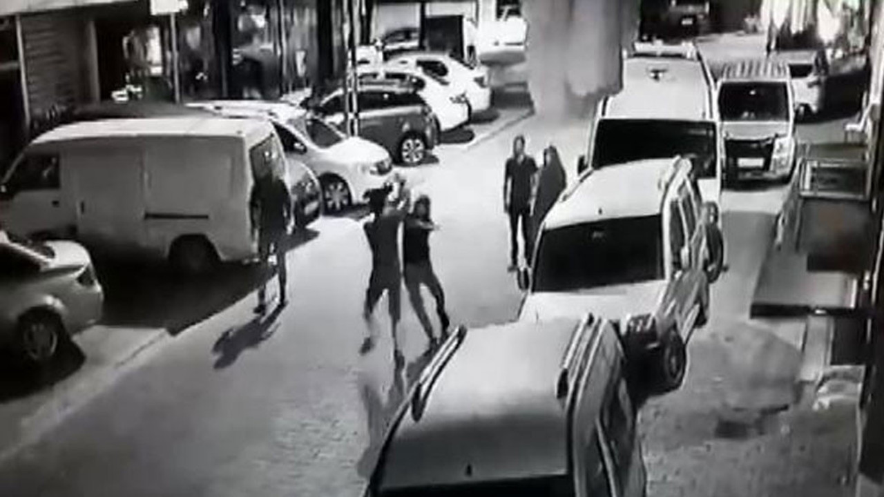 Alacaklı olduğu parayı ödemeyen eski iş yerinin camlarını kırdı