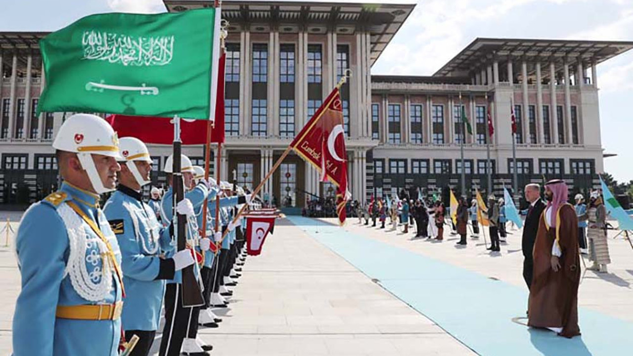 Prens Selman'a askerlerin neden sağ ol demediği ortaya çıktı. Tüm devlet başkanları askerlere merhaba derken Selman bakın ne dedi