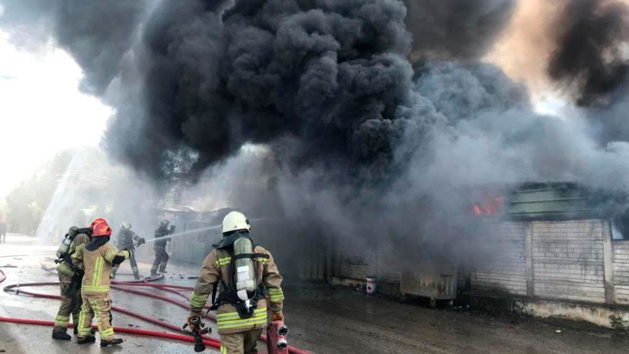 Bursa’da boya fabrikasında yangın