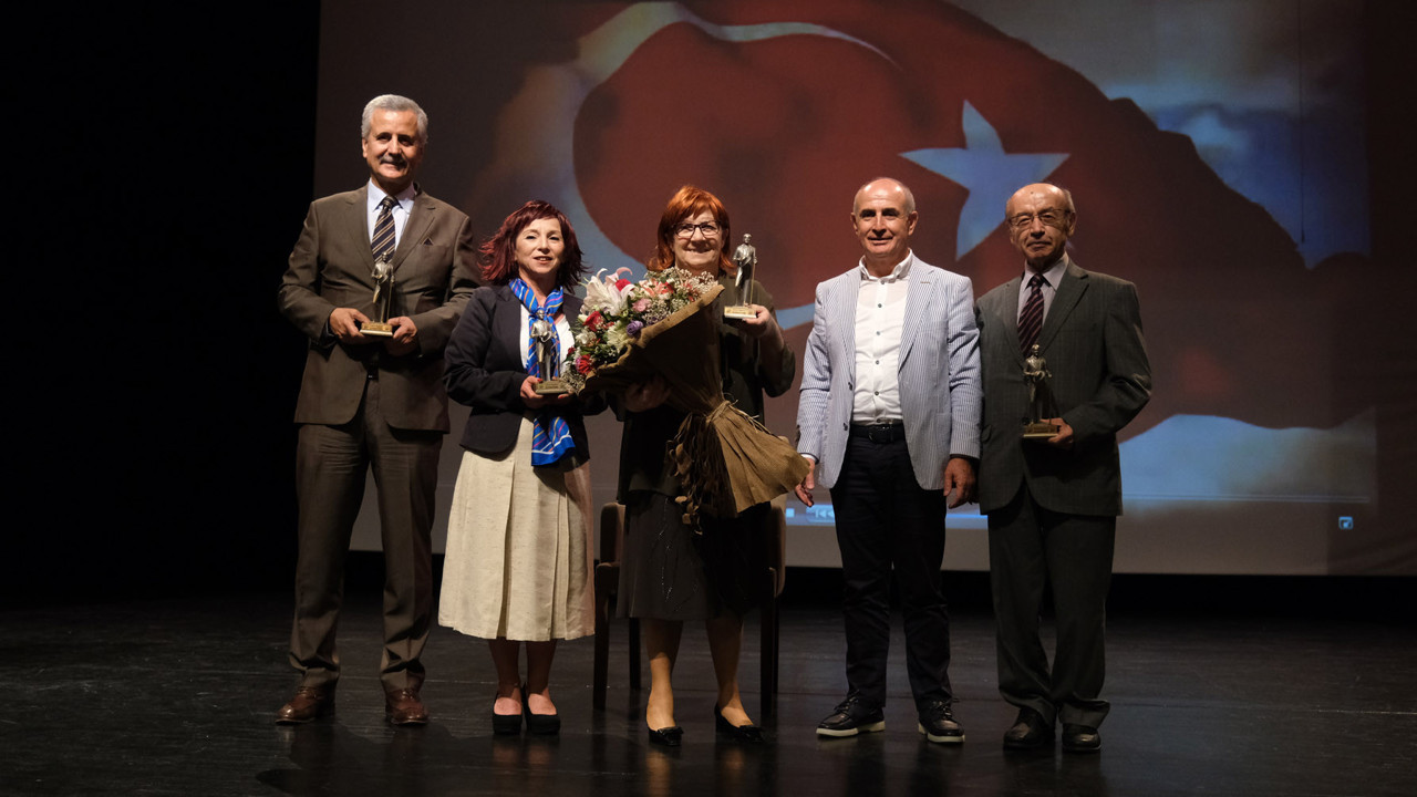 'Zamansız Kadınlar' tiyatral gösterisinde