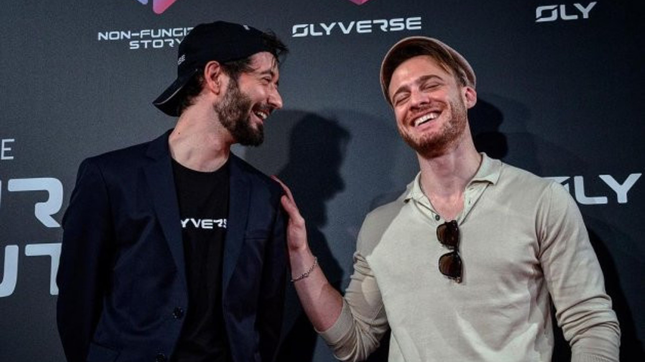 Kerem Bürsin La Casa De Papel dizisinin profesörü ile ortak oldu