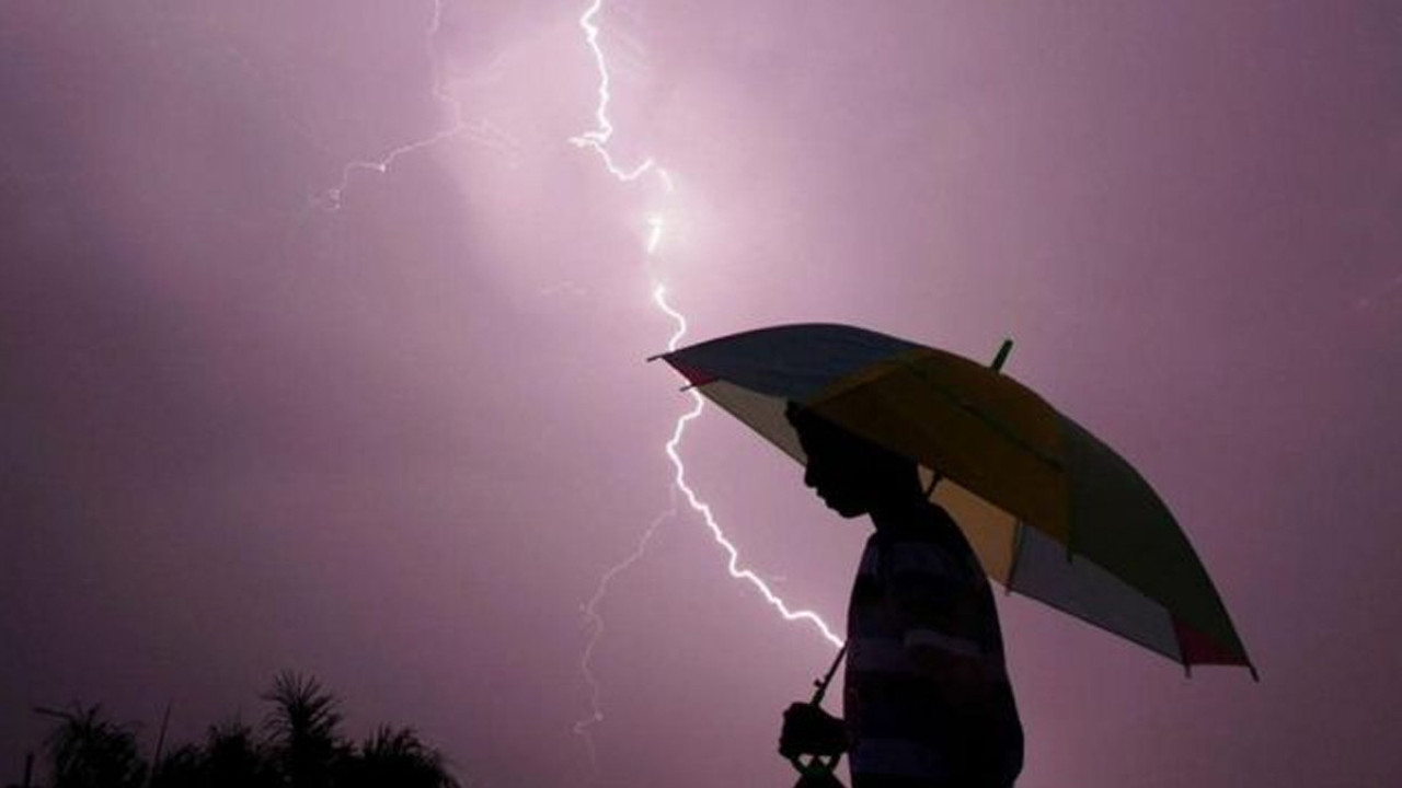 Van’da 3 ayrı yere yıldırım düştü: 3 yaralı