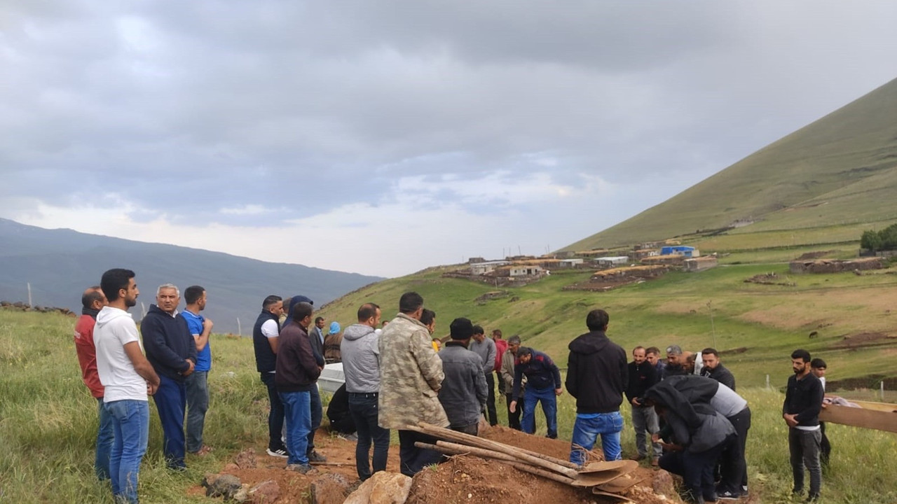 Koyunlarını otlatırken sara krizi geçiren yaşlı adam hayatını kaybetti