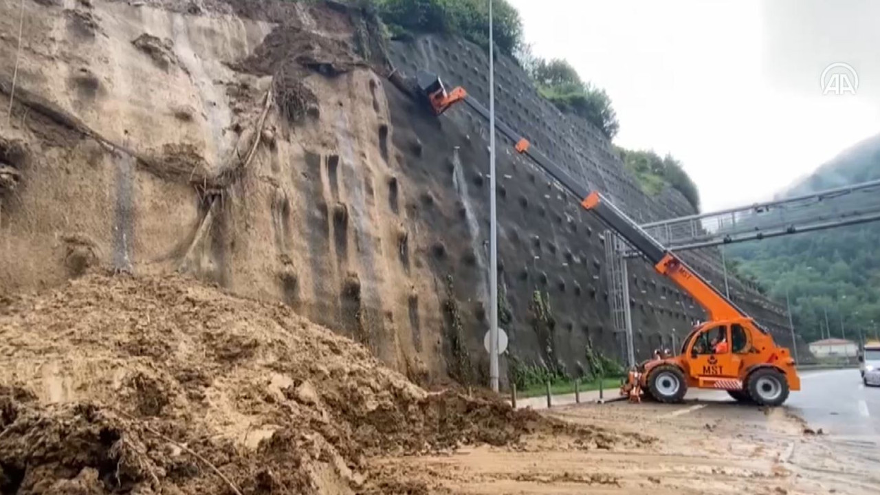 Bolu Tüneli girişinde yine heyelan. İstanbul istikameti ulaşıma kapatıldı