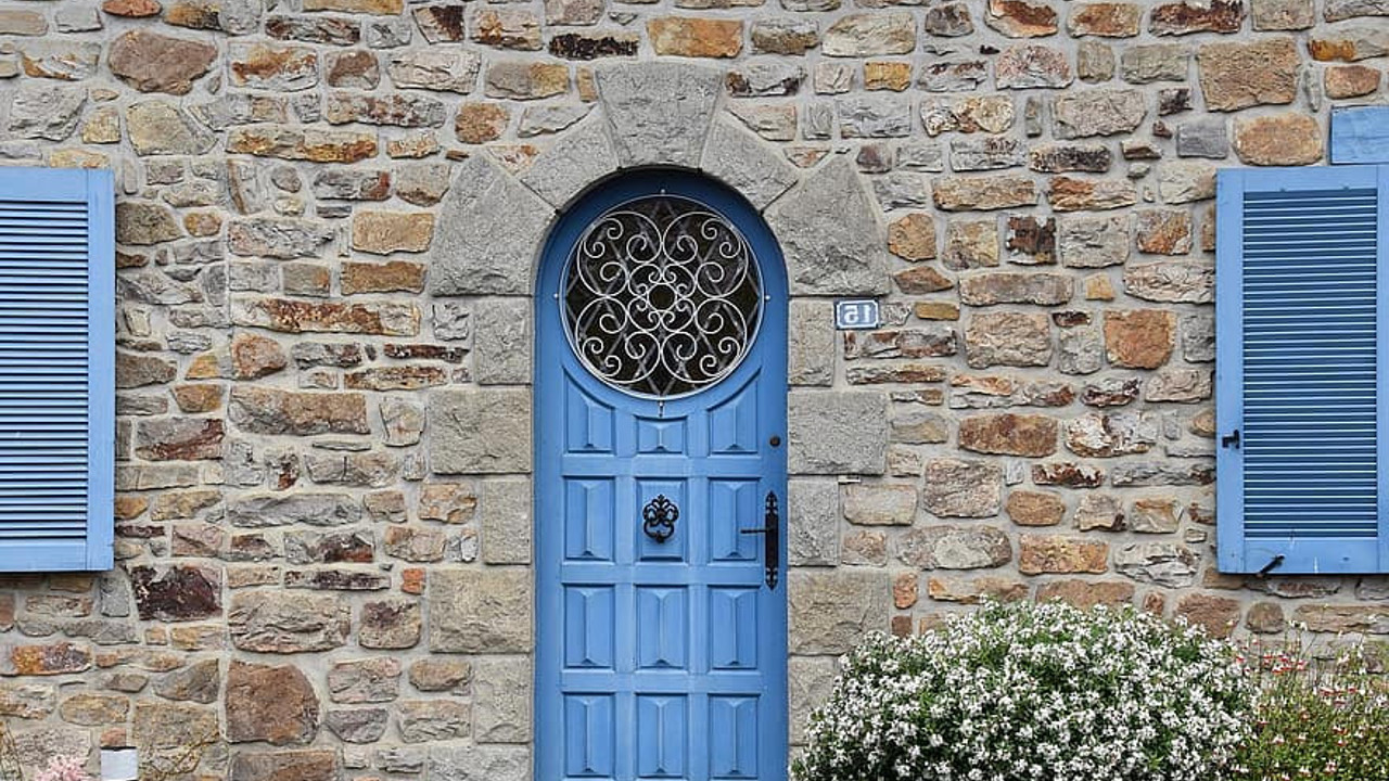 Ev kapısının boyası evin değerini nasıl arttırır? Bu renkleri seçerseniz eviniz 6500 dolar değerlenir