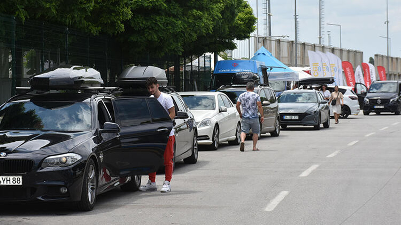 Yurtdışında yaşayan Türkler tatil için Türkiye'ye akın etmeye başladı
