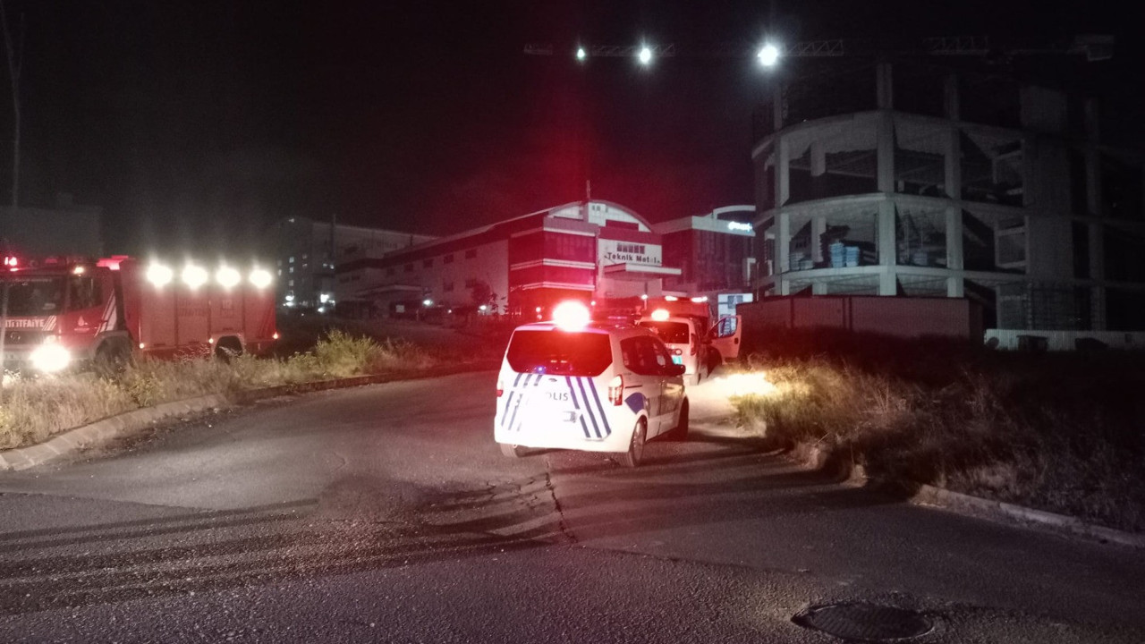 Esenyurt’ta korku dolu anlar: Kimyasal madde dolu tank devrildi