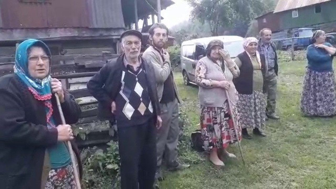 Gümeli Bölüklü yayla yolunda heyelan. 20 kişi yardım istedi