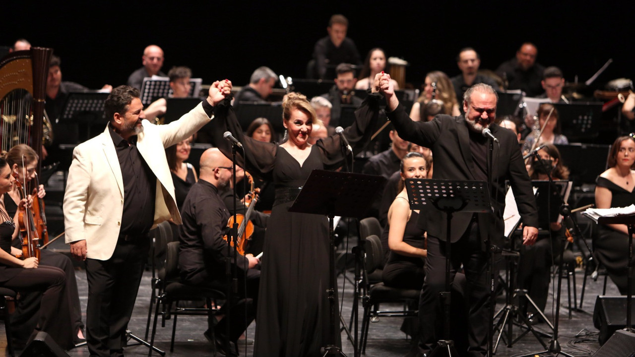 Senfoniden sezona veda