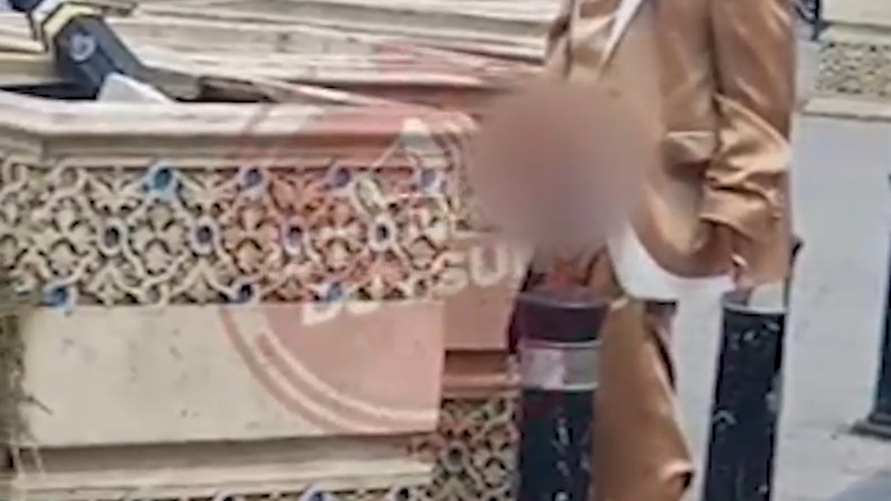 İstanbul'un göbeğinde tuvaletini yaptı. Kimseye aldırış etmedi