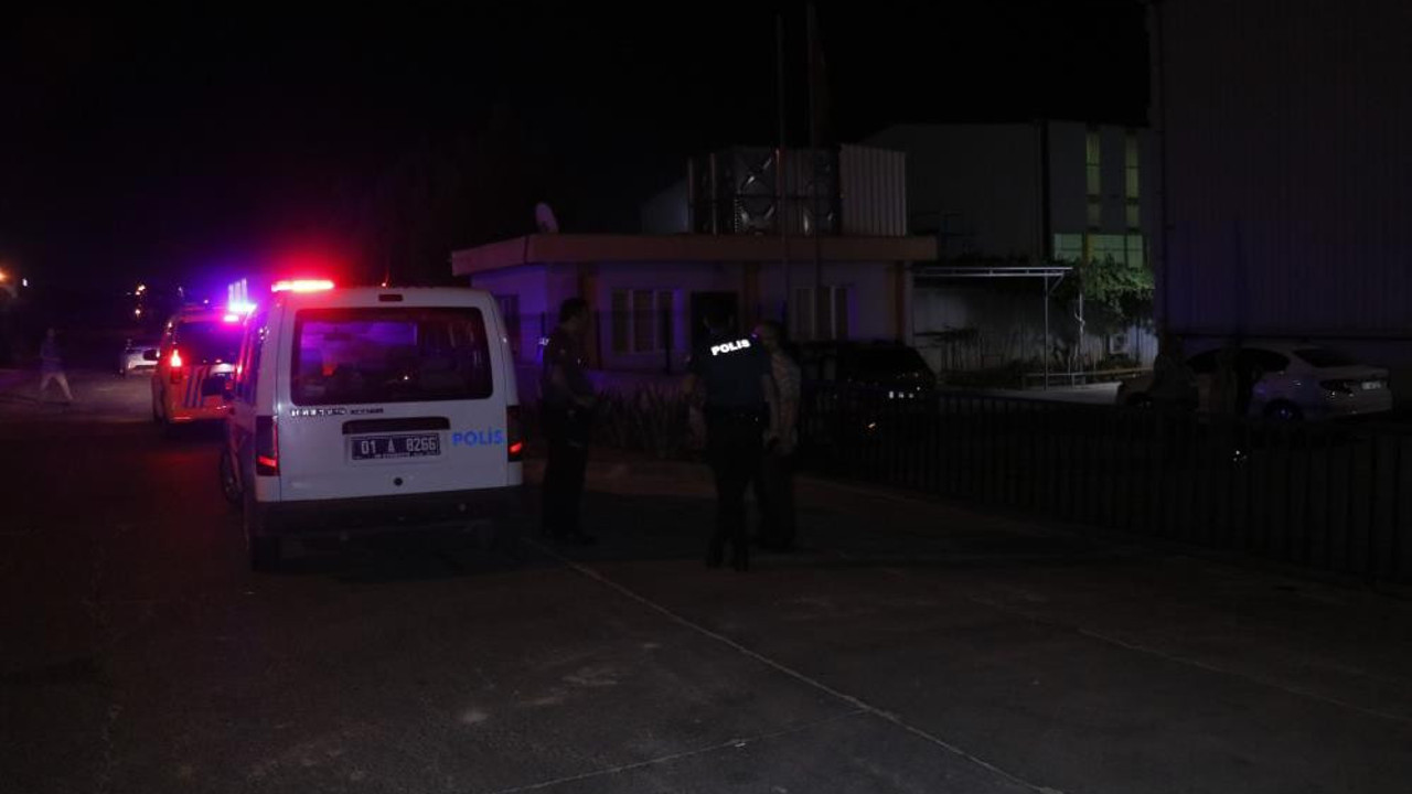 Karısının işyerini bastı 1 kişiyi rehin aldı araya giren kişiyi öldürdü