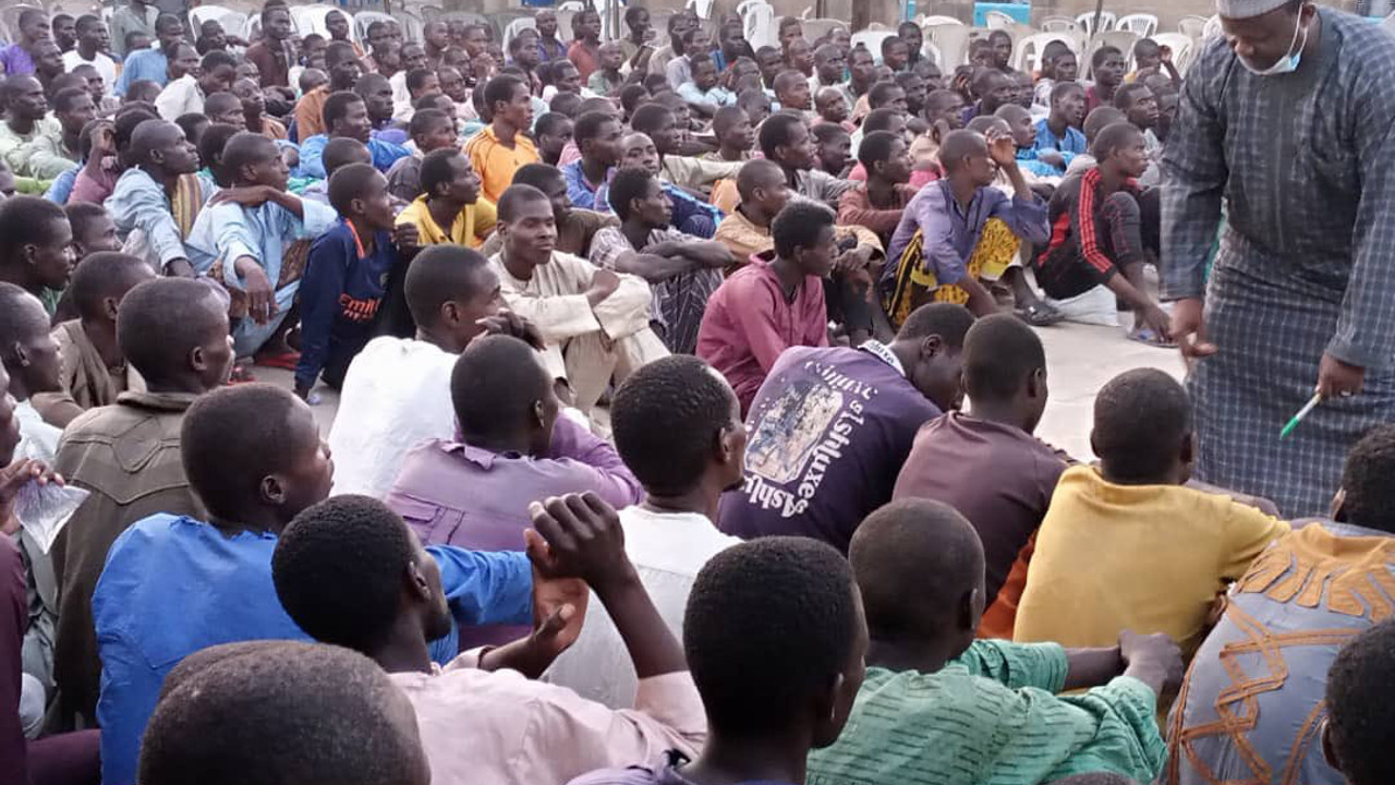 Nijerya'da terör örgütü üyesi 314 kişi teslim oldu