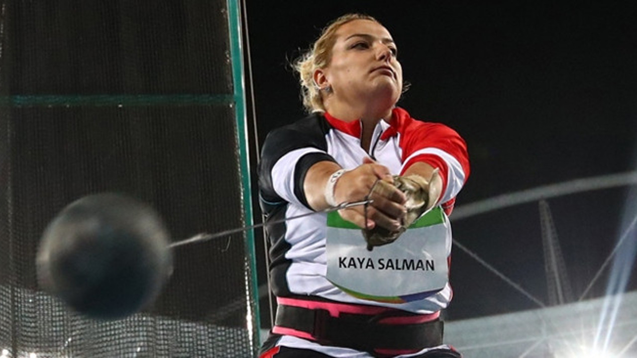 Çekiç atmada Kıvılcım'dan gümüş madalya