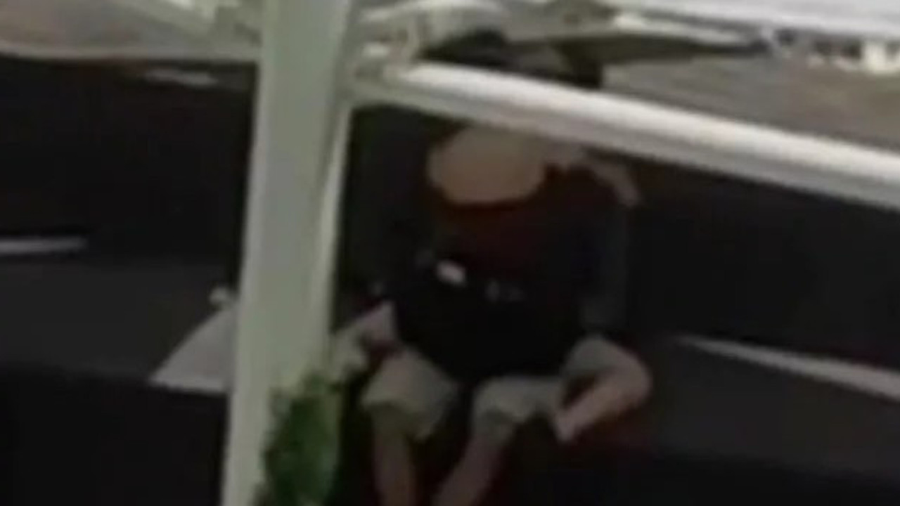 Ataşehir'deki parkta güpegündüz çocukların önünde seviştiler