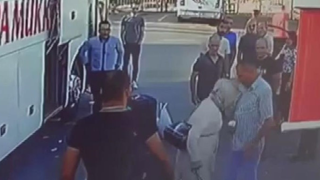 Genç kadın taksi durağını birbirine kattı