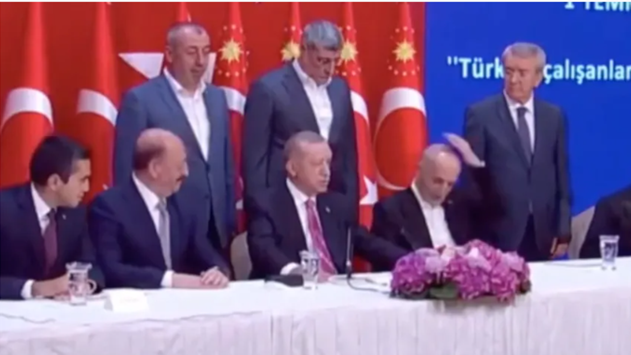 Cumhurbaşkanı Erdoğan ile Türk-İş Başkanı'nın zam konuşması ortaya çıktı. Mikrofon açık kaldı her şey duyuldu