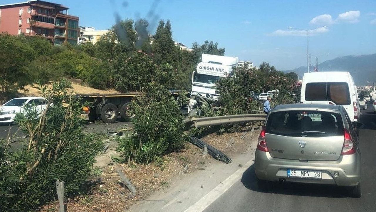 Tırın altında kalmaktan son anda kurtuldular