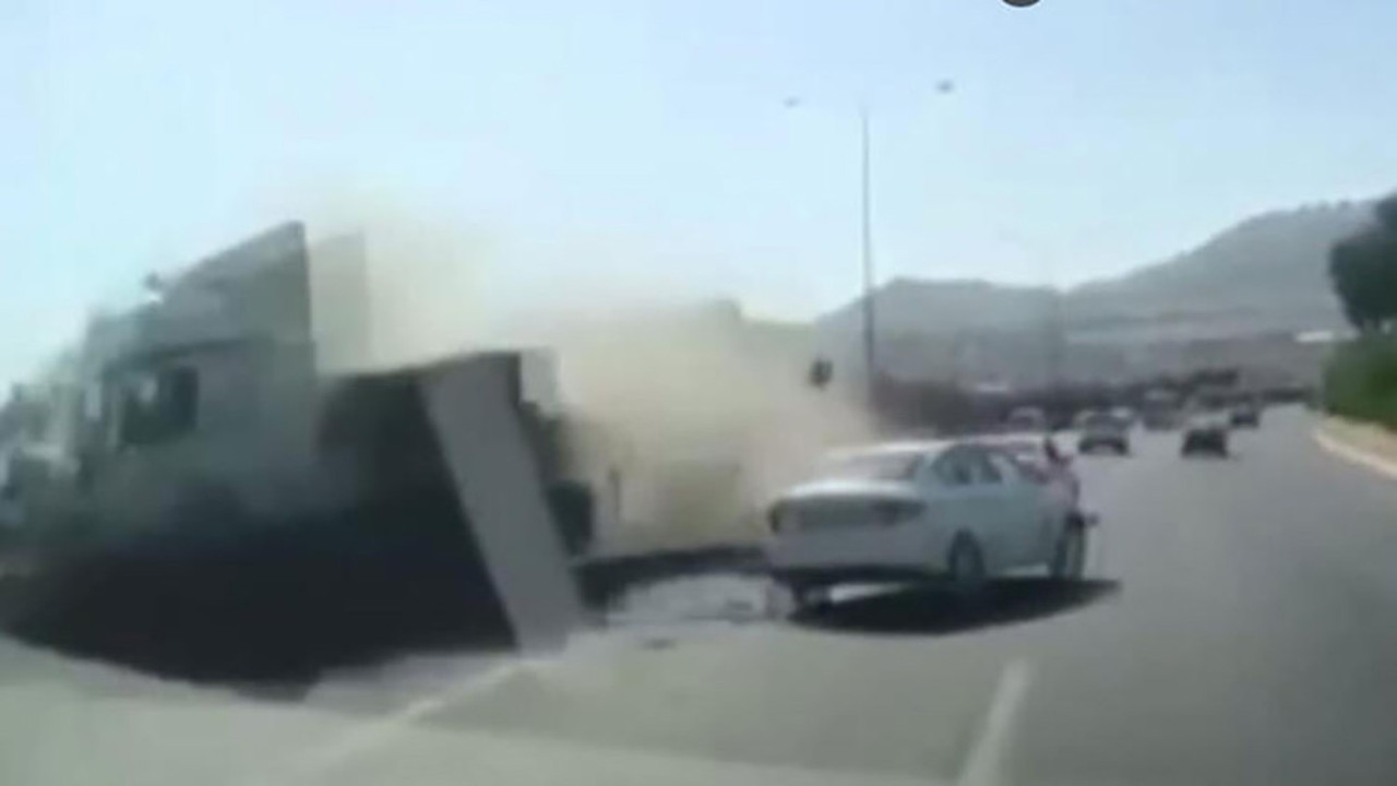 Ölümden kurtaran manevra! Korku dolu o anlar kamerada…