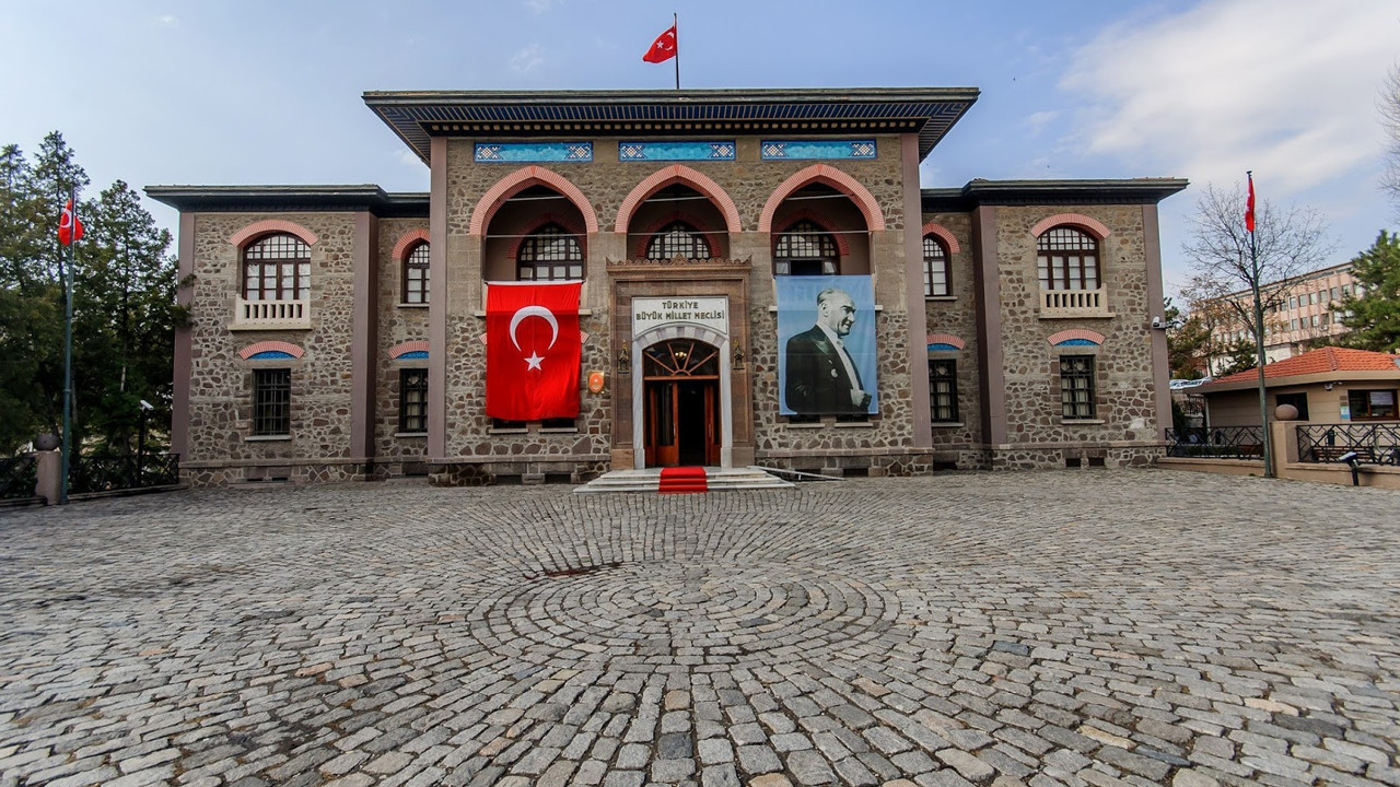 Türkiye Büyük Millet Meclisi 300 personel alacak