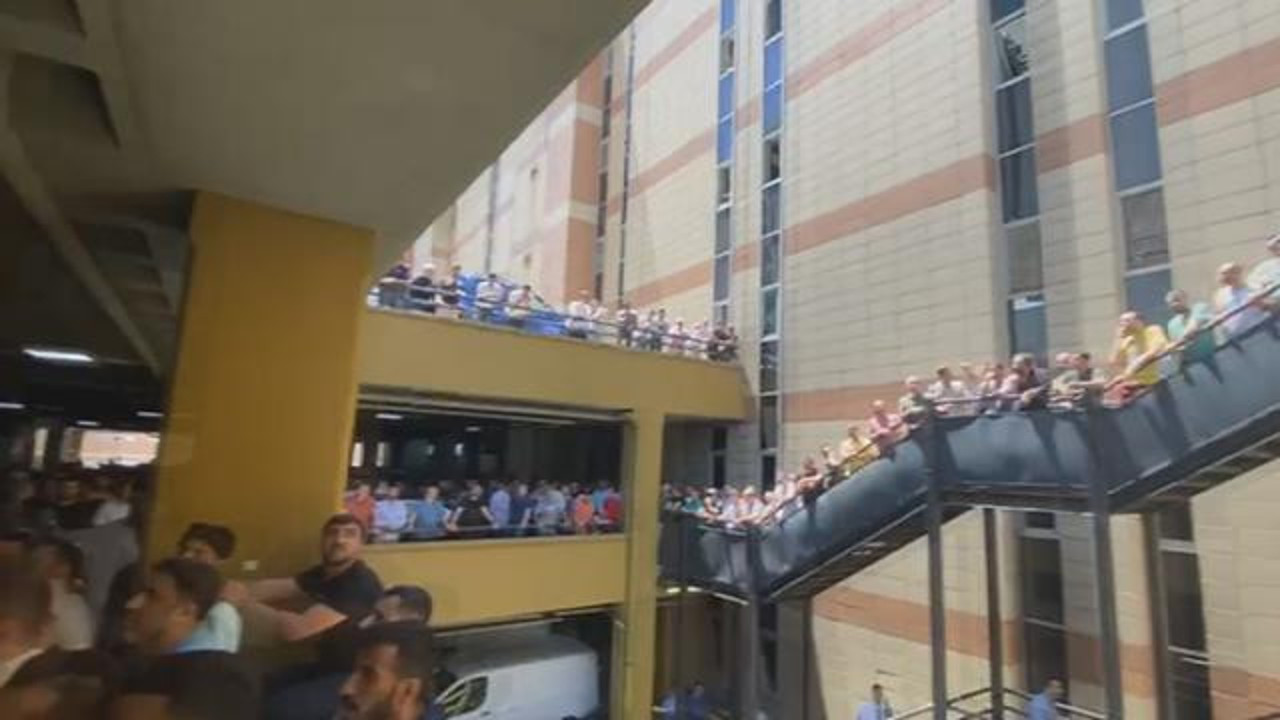 Kuyumcukent'te esnaf ayaklandı: Arap işletmelere yer vermek için bize uçuk kira artışı yapılıyor