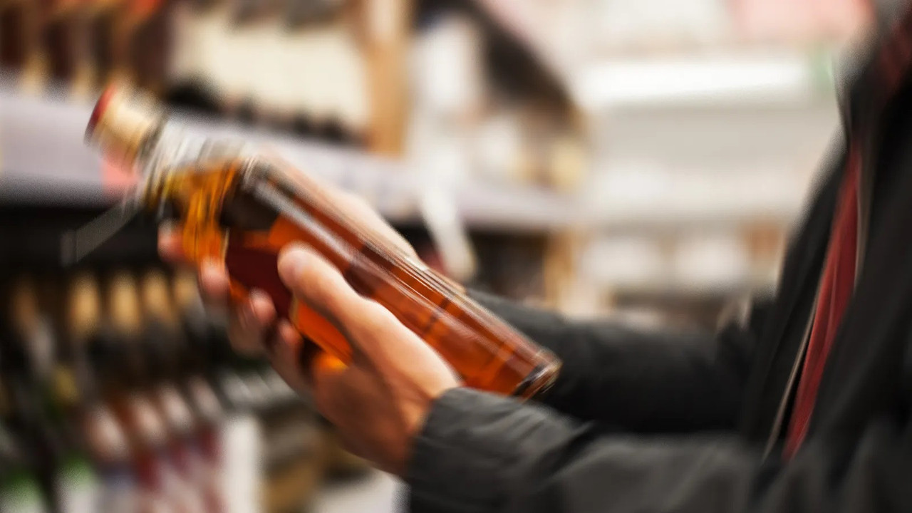 Sigaradan sonra Alkole de zam geldi. İşte son zamlı liste