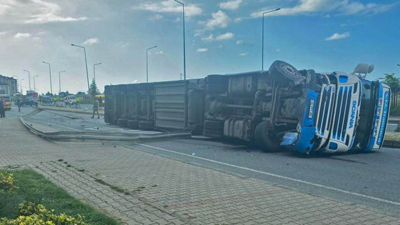 Dinamit yüklü tır ile kamyonet çarpıştı