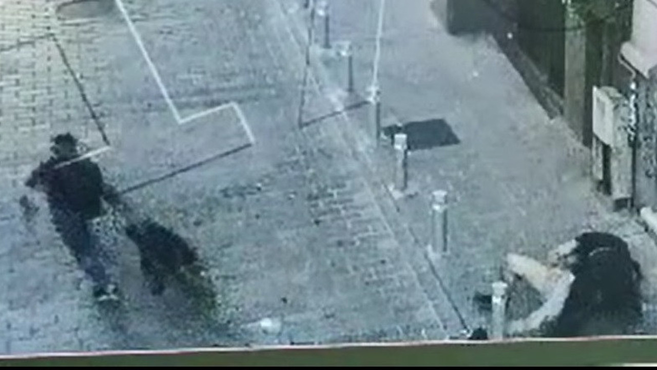 Beyoğlu’nda pitbull köpeği ile gasp kamerada