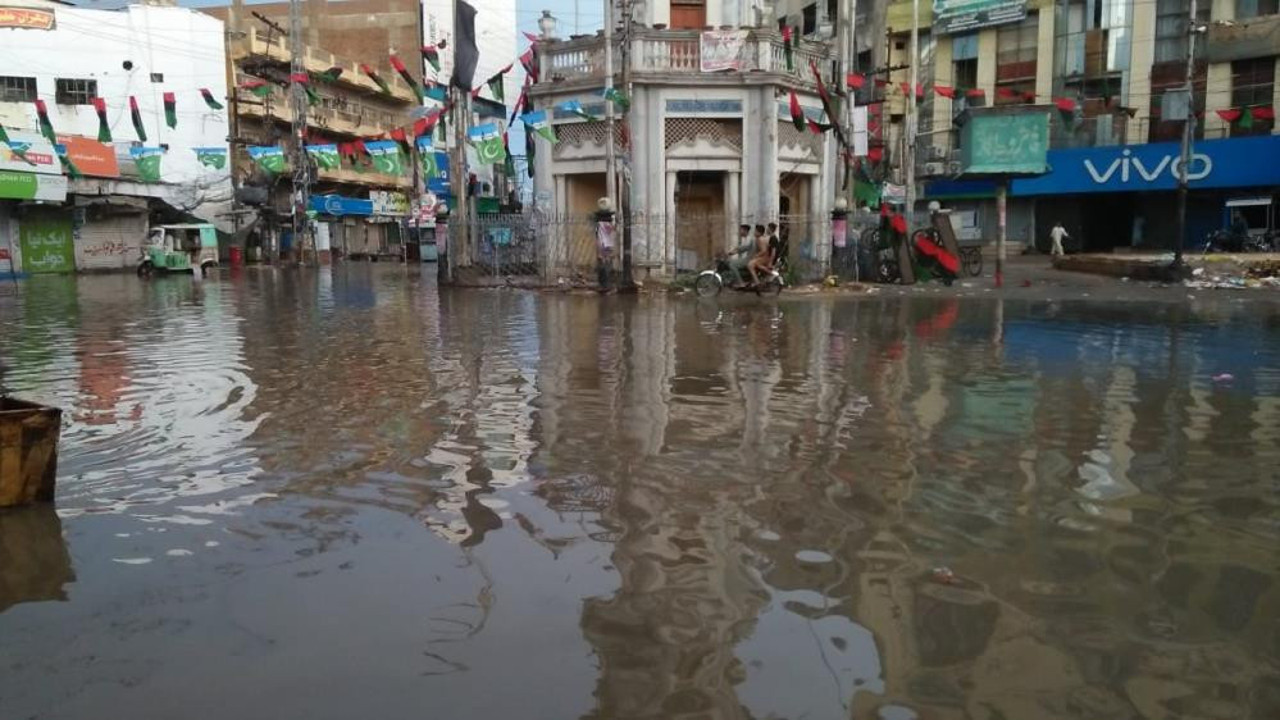 Pakistan’ı muson vurdu can kaybı 77'ye yükseldi