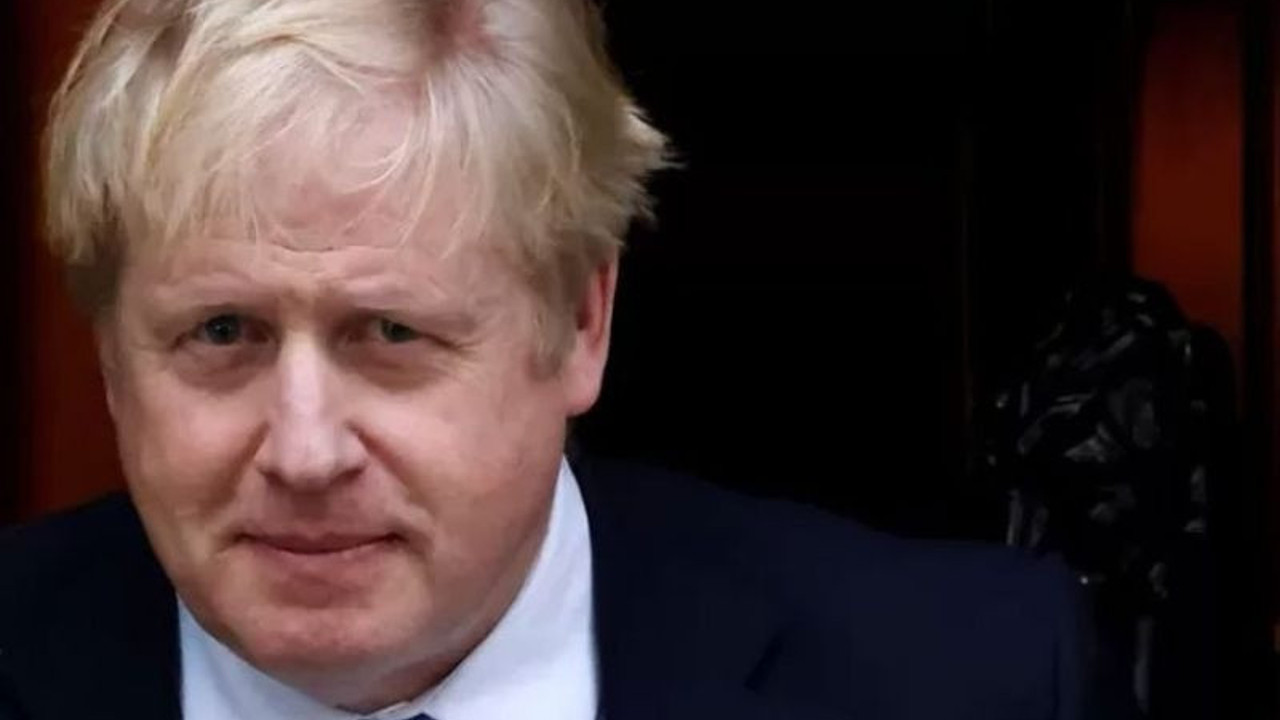 Bakanları istifa eden Boris Johnson'dan 'Görevime devam edeceğim' mesajı