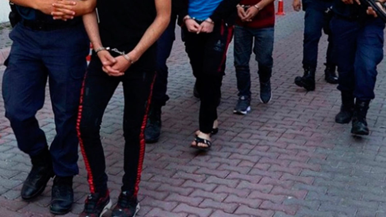 Manisa'da 3 ilçede uyuşturucu operasyonu: 5 tutuklama