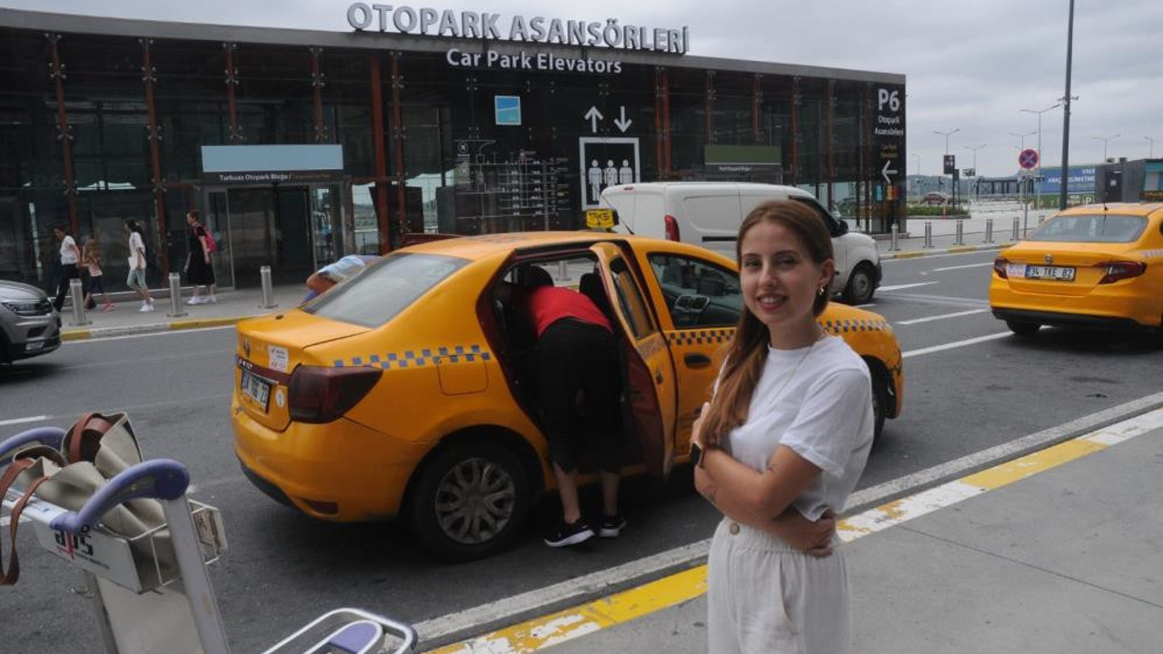 Yolcuyu uçağına yetiştirmek için taksinin koltuklarını söktü