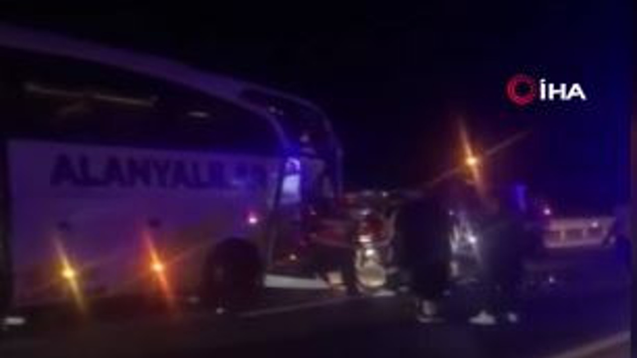 Yolcu otobüsüyle kamyon çarpıştı