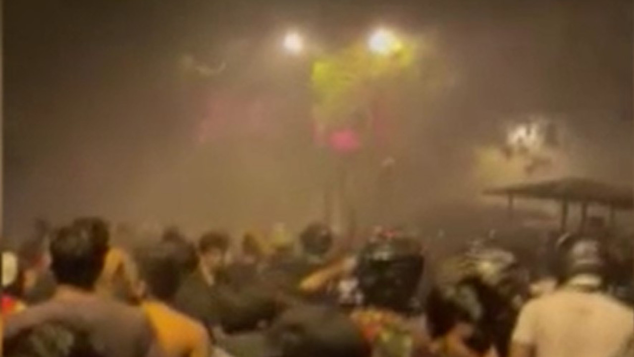 Sri Lanka'da sular durulmuyor: Başbakan'ın evini ateşe verdiler