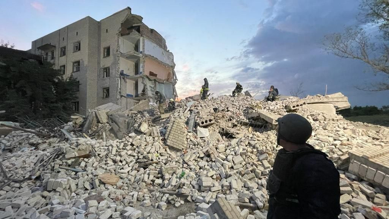 Rus füzesi apartmanı vurdu: 6 ölü